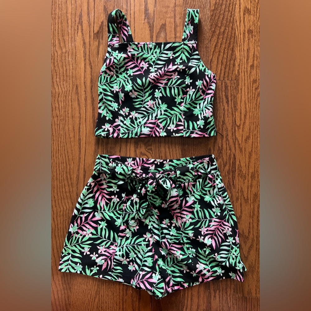 Floral Crop Top and Matching High Rise Shorts Outfit